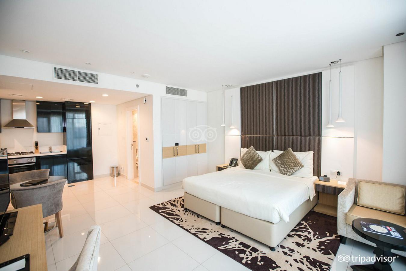 deluxe-room-downtown-view–v11422